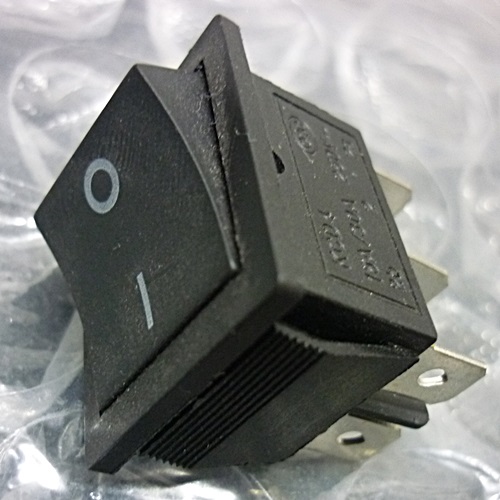Cod.3711 Chave gangorra OnOff KCD4  6 polos -15A  30A 250V.