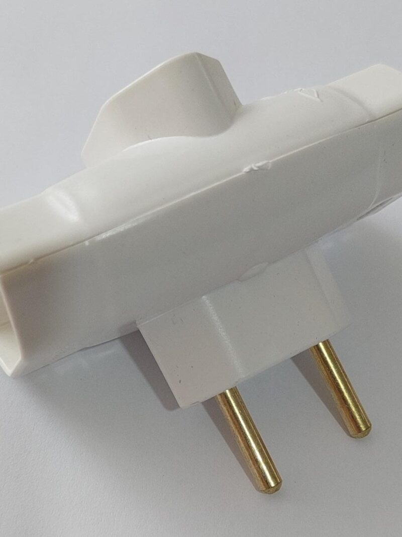 Cod.12830 Plug com Tres saidas 2p + T 10A Branco MarMax.