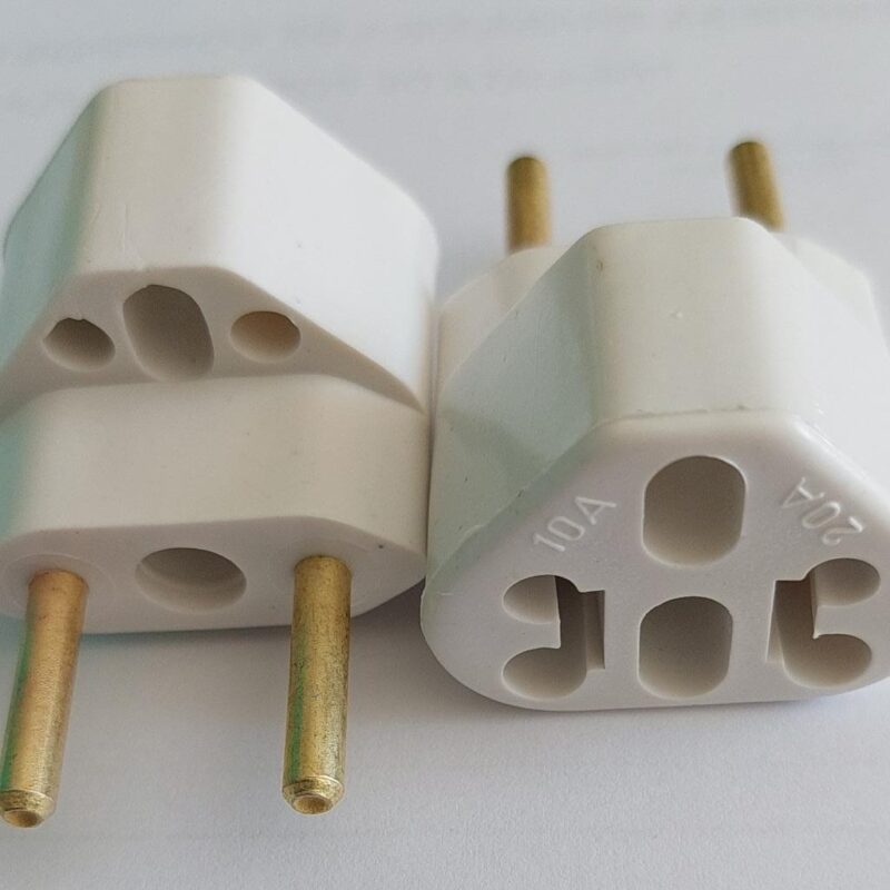 Cod.13017 Plug Adaptador branco 10A - 20A 250V.
