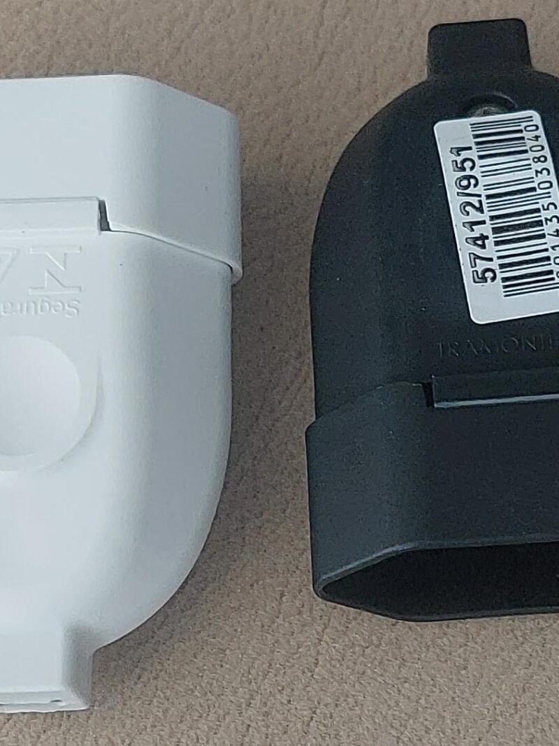 Cod.13559 Plug Femea 2P 10A250V- Preto e Branco - Tramontina