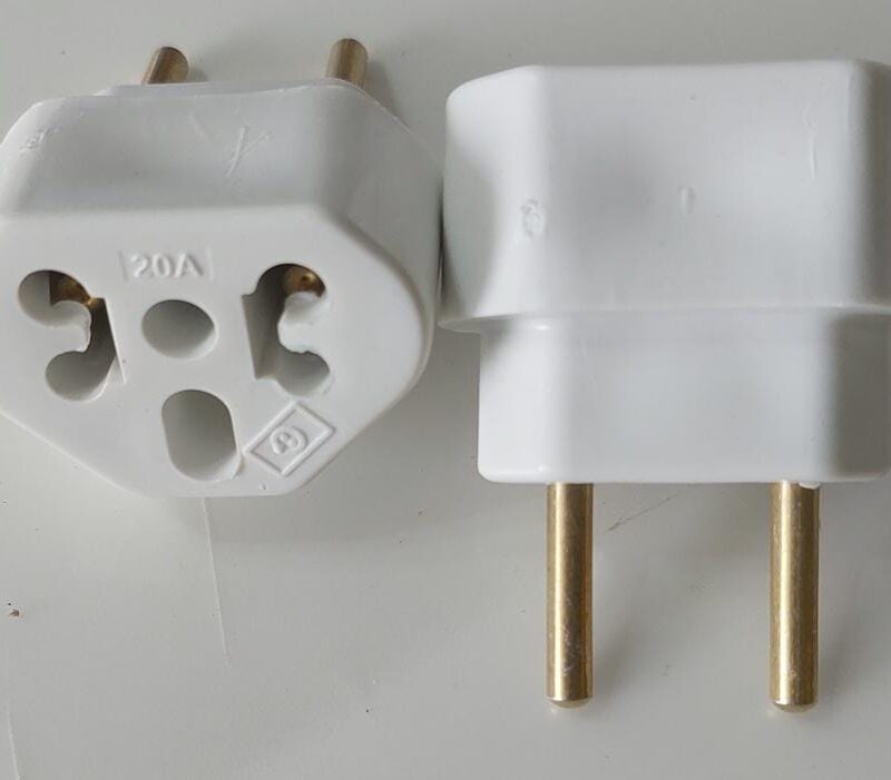 Cod.13828 Plug Adapatador Tomada Bob love - branco Bipolar 10 20am..