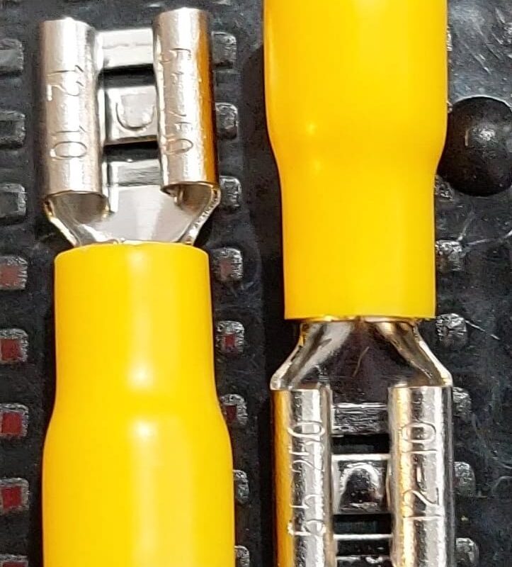Cod.14476  Terminal  Garfo Macho  Ensolado Amarelho FDD- 4 a 6mm  furo 5mm.