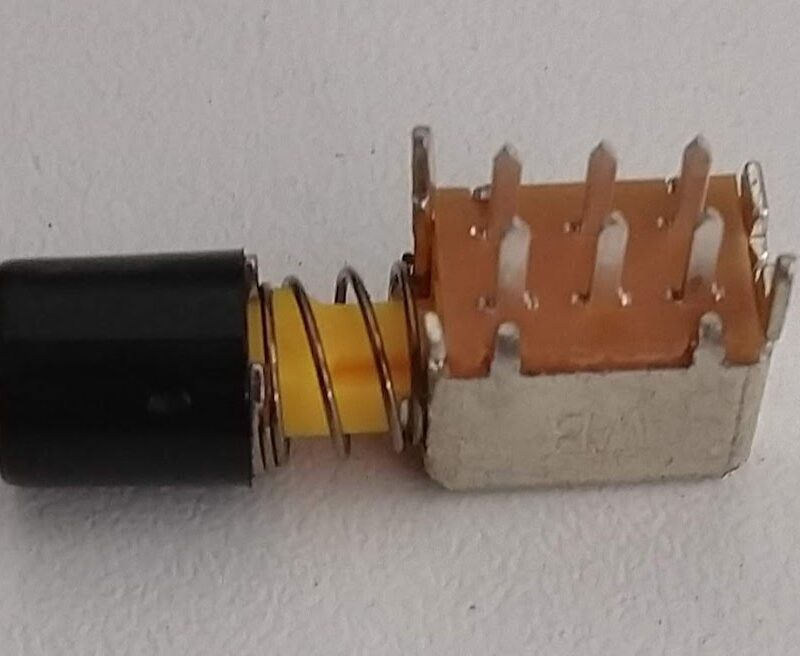 cod.3722 Chave tecla  6 terminal c trava knob preta.